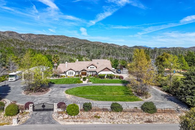 15320 Middletown Park Drive, Redding, CA 96001