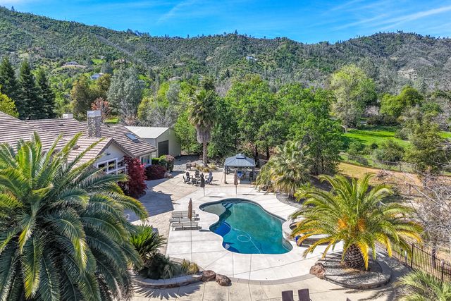 15320 Middletown Park Drive, Redding, CA 96001