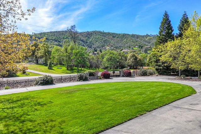 15320 Middletown Park Drive, Redding, CA 96001