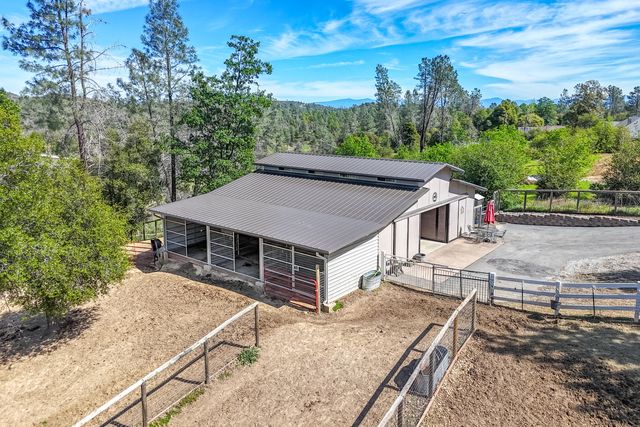 15320 Middletown Park Drive, Redding, CA 96001