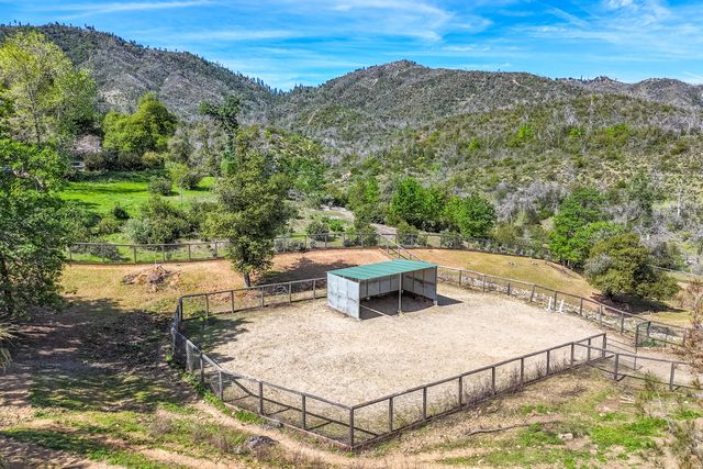 15320 Middletown Park Drive, Redding, CA 96001