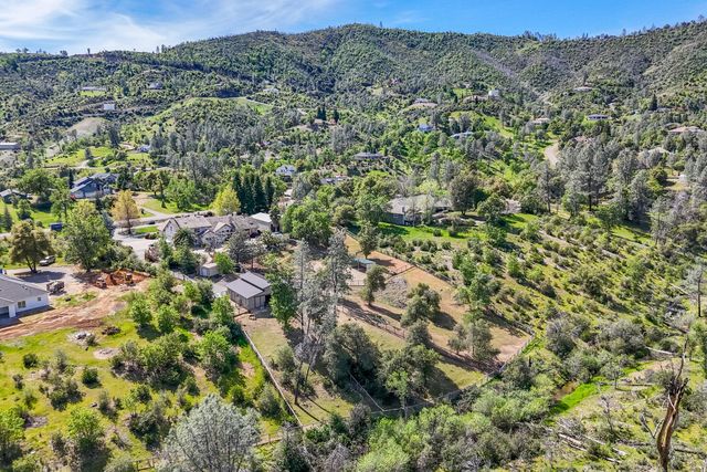 15320 Middletown Park Drive, Redding, CA 96001