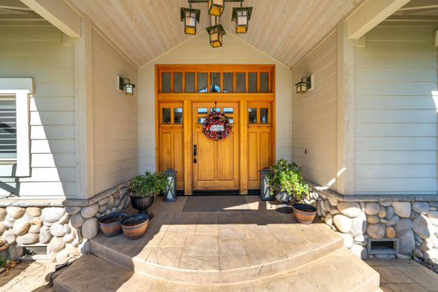 15320 Middletown Park Drive, Redding, CA 96001