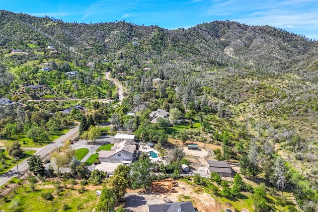 15320 Middletown Park Drive, Redding, CA 96001