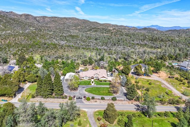 15320 Middletown Park Drive, Redding, CA 96001