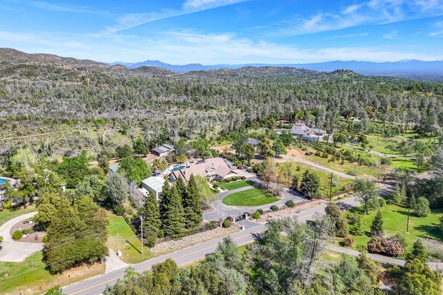 15320 Middletown Park Drive, Redding, CA 96001