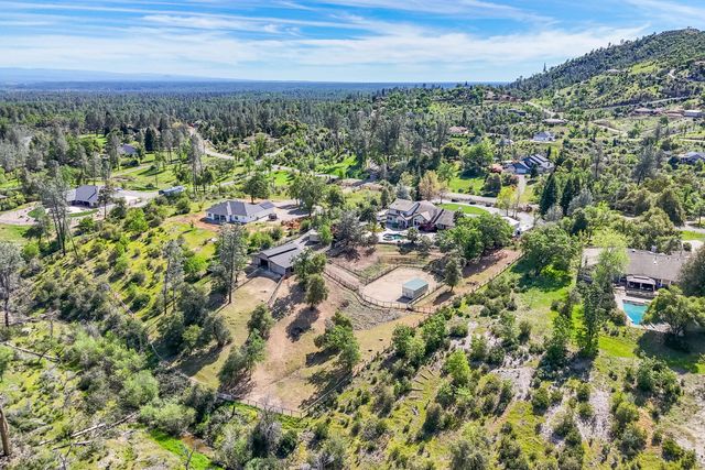 15320 Middletown Park Drive, Redding, CA 96001