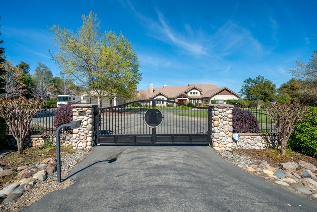 15320 Middletown Park Drive, Redding, CA 96001