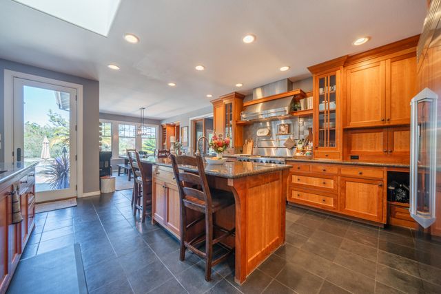 15320 Middletown Park Drive, Redding, CA 96001