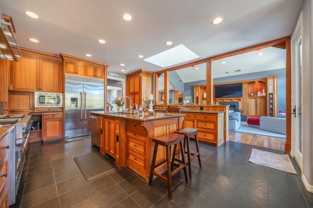 15320 Middletown Park Drive, Redding, CA 96001