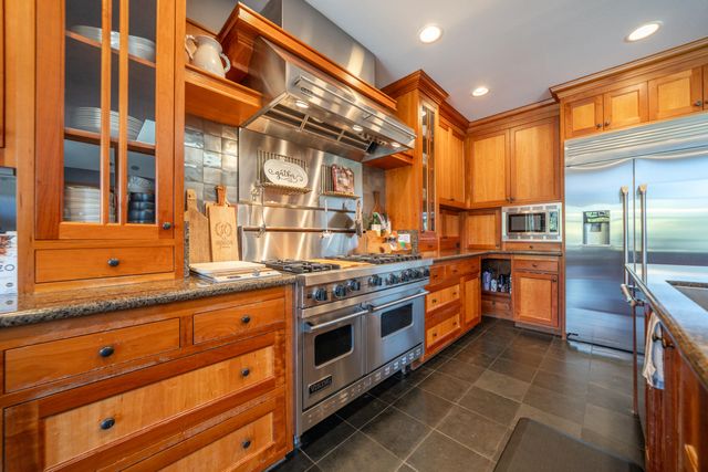 15320 Middletown Park Drive, Redding, CA 96001