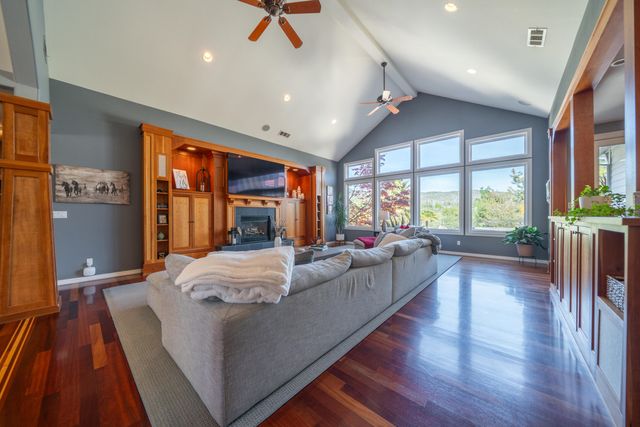 15320 Middletown Park Drive, Redding, CA 96001