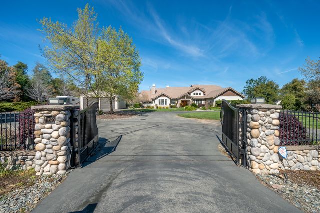 15320 Middletown Park Drive, Redding, CA 96001