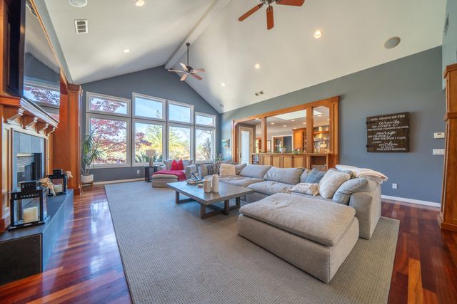 15320 Middletown Park Drive, Redding, CA 96001