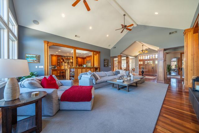 15320 Middletown Park Drive, Redding, CA 96001