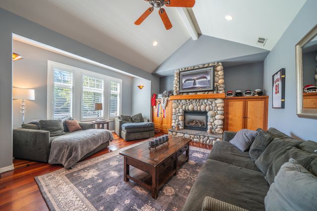 15320 Middletown Park Drive, Redding, CA 96001