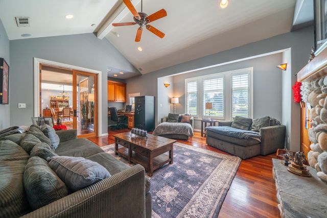 15320 Middletown Park Drive, Redding, CA 96001