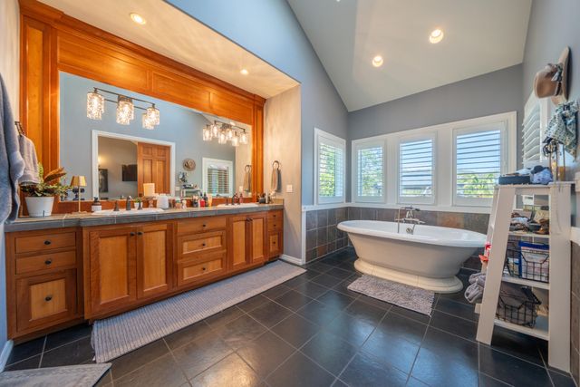 15320 Middletown Park Drive, Redding, CA 96001