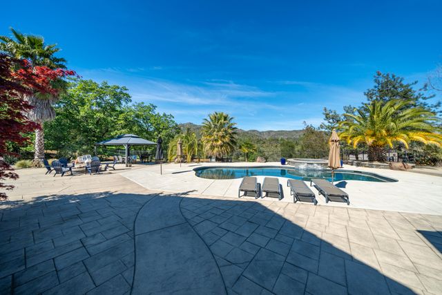 15320 Middletown Park Drive, Redding, CA 96001