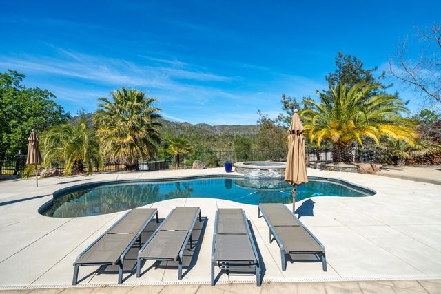 15320 Middletown Park Drive, Redding, CA 96001