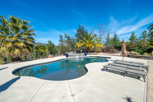 15320 Middletown Park Drive, Redding, CA 96001