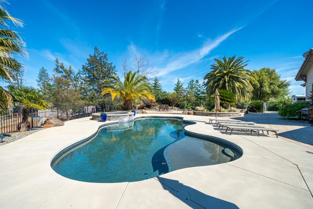 15320 Middletown Park Drive, Redding, CA 96001