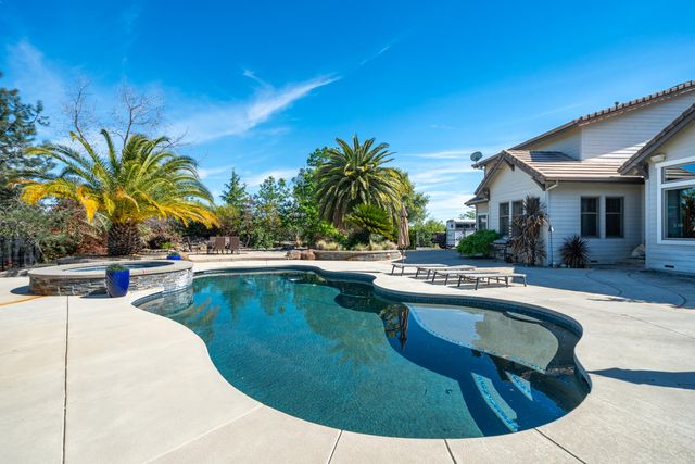 15320 Middletown Park Drive, Redding, CA 96001