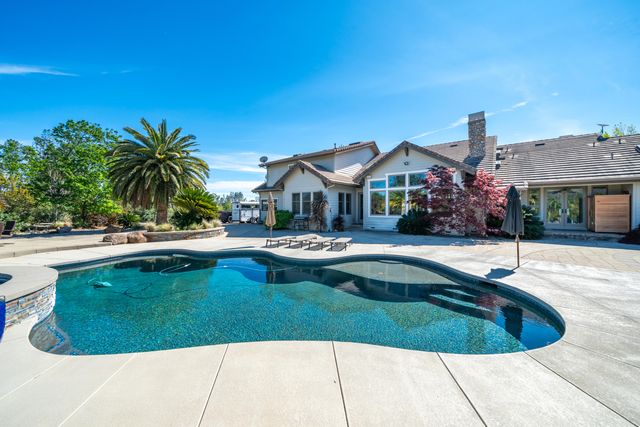 15320 Middletown Park Drive, Redding, CA 96001