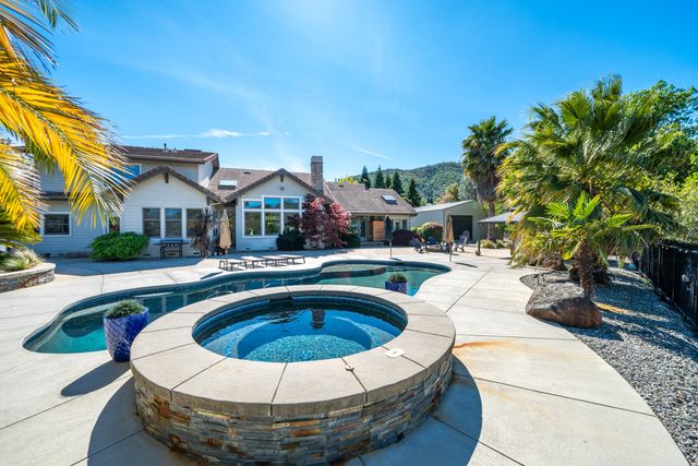 15320 Middletown Park Drive, Redding, CA 96001