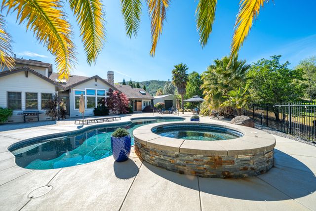 15320 Middletown Park Drive, Redding, CA 96001