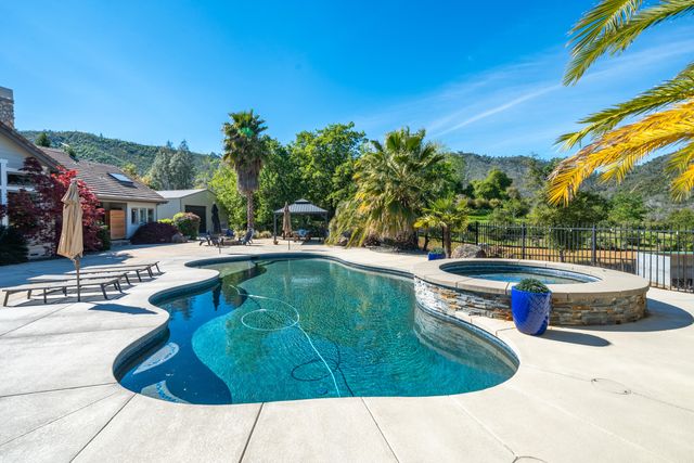 15320 Middletown Park Drive, Redding, CA 96001