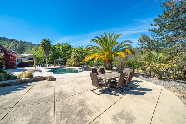 15320 Middletown Park Drive, Redding, CA 96001