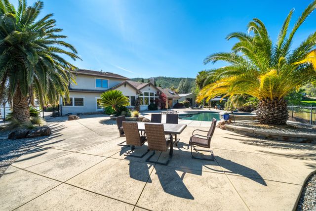 15320 Middletown Park Drive, Redding, CA 96001