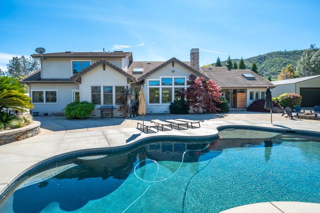 15320 Middletown Park Drive, Redding, CA 96001