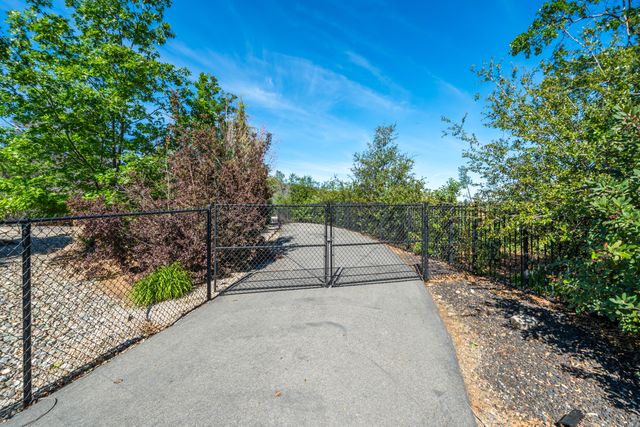 15320 Middletown Park Drive, Redding, CA 96001