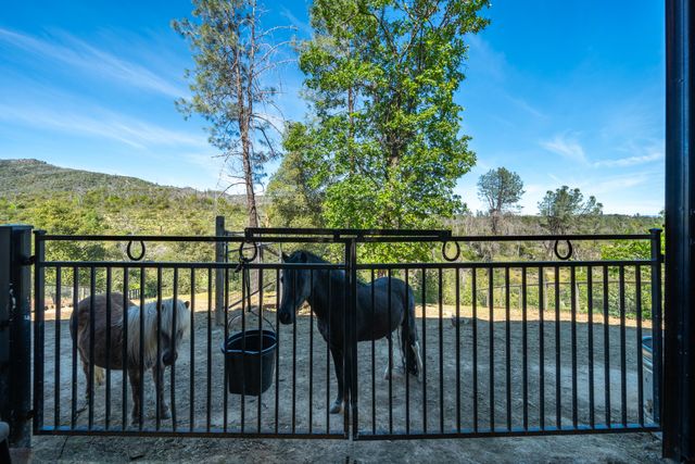 15320 Middletown Park Drive, Redding, CA 96001