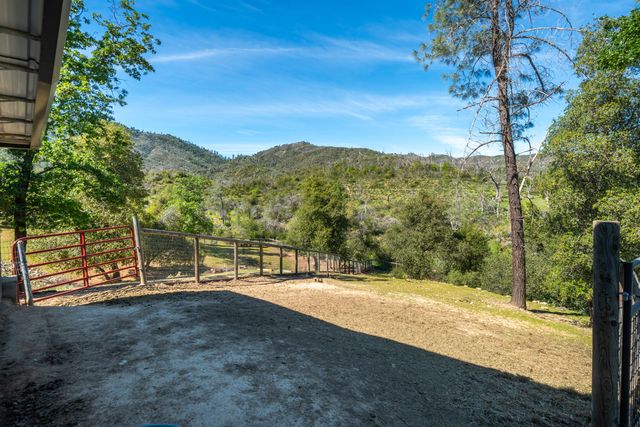 15320 Middletown Park Drive, Redding, CA 96001