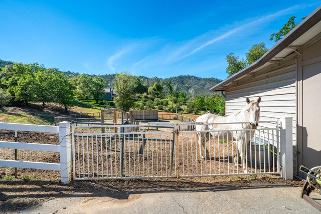 15320 Middletown Park Drive, Redding, CA 96001