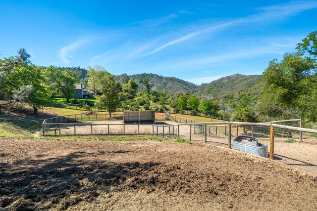 15320 Middletown Park Drive, Redding, CA 96001