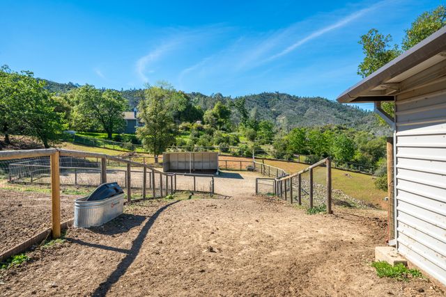 15320 Middletown Park Drive, Redding, CA 96001