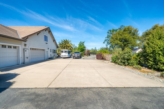 15320 Middletown Park Drive, Redding, CA 96001