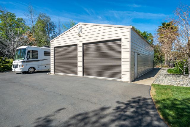 15320 Middletown Park Drive, Redding, CA 96001