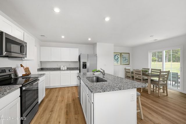 509 Bell Creek Avenue NE, Winnabow, NC 28479