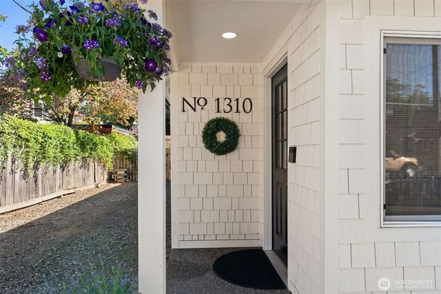 1310 N Montgomery Avenue, Bremerton, WA 98312