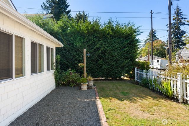 1310 N Montgomery Avenue, Bremerton, WA 98312
