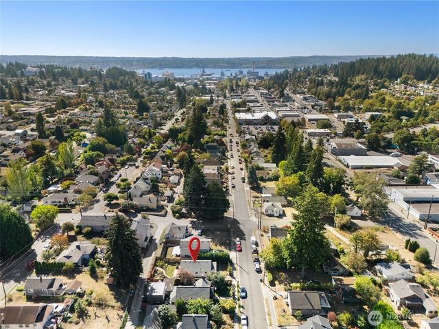 1310 N Montgomery Avenue, Bremerton, WA 98312