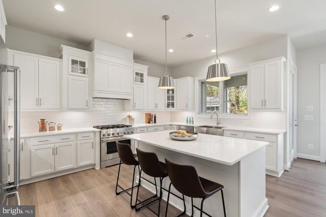 2221 ORCHID DR, Falls Church, VA 22046