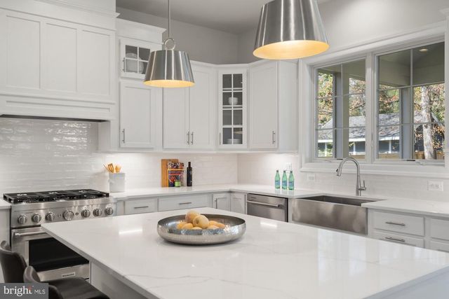 2221 ORCHID DR, Falls Church, VA 22046