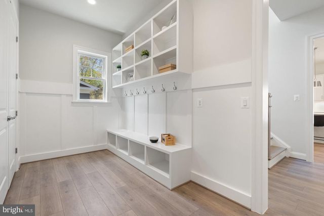 2221 ORCHID DR, Falls Church, VA 22046