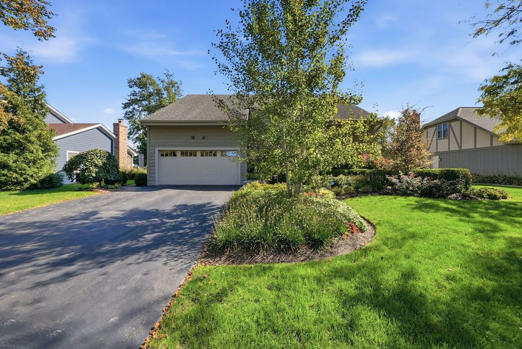 8361 Clynderven Road, Burr Ridge, IL 60527 — photo 2